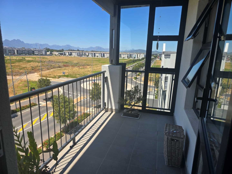 1 Bedroom Property for Sale in Buhrein Western Cape